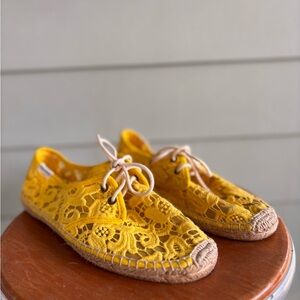 SOLUDOS Women’s size 8 Yellow Espadrilles Tulip Lace